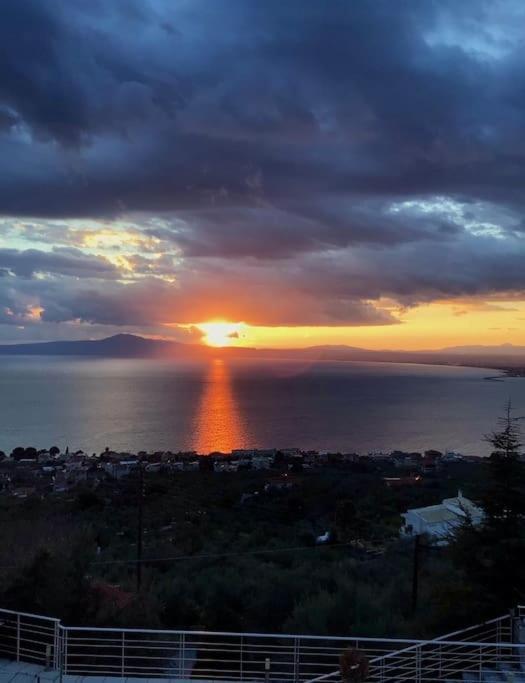 Marine'S Lux Villa:Golden Sunset Каламата Екстер'єр фото